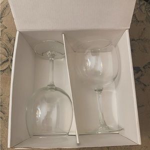Unique Tipsy Wine Glasses 🍷